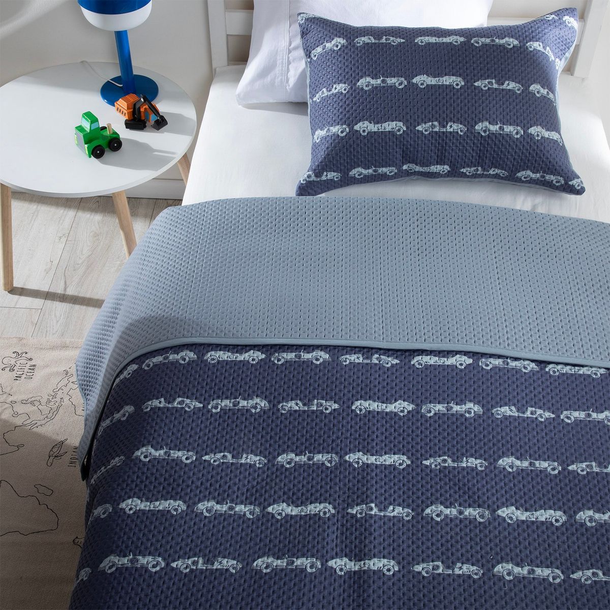 MICA KIDS - Cubrelecho Infantil Mica Kids con exterior y relleno de Poliéster 150 GSM Carrito. Edredón Estampado para cama Sencillo y doble.