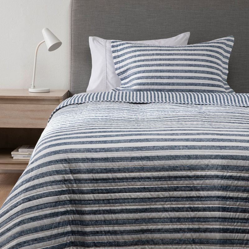 MICA - Cubrelecho Mica con exterior y relleno de 75 GSM Poliéster. Cubrelecho Estampado Costa para Cama Sencillo, doble, queen y King.