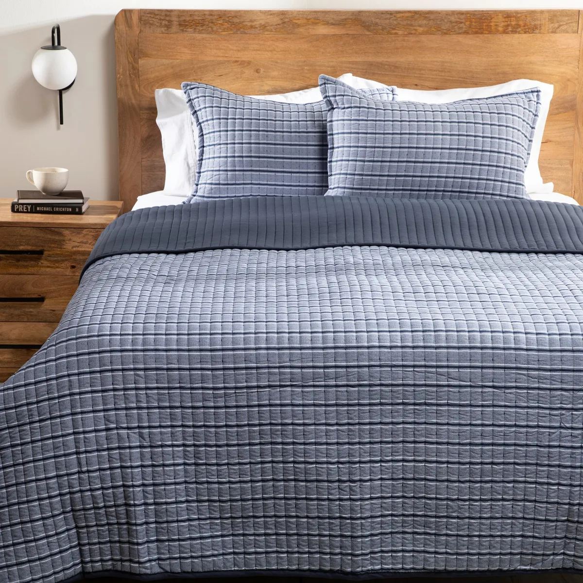 BASEMENT HOME - Cubrelecho Basement Home con exterior y relleno de 190 GSM Poliéster. Cubrelecho Estampado Jerry para Cama Sencillo, doble, queen y King.