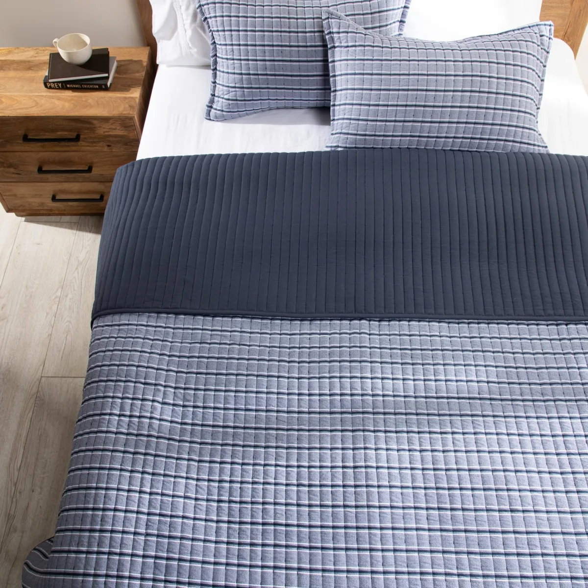 BASEMENT HOME - Cubrelecho Basement Home con exterior y relleno de 190 GSM Poliéster. Cubrelecho Estampado Jerry para Cama Sencillo, doble, queen y King.