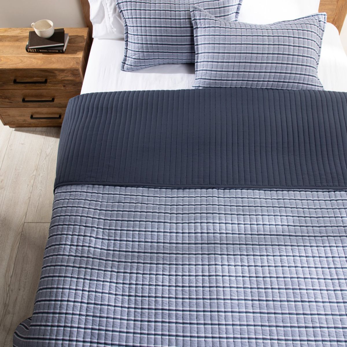 BASEMENT HOME - Cubrelecho Basement Home con exterior y relleno de 190 GSM Poliéster. Cubrelecho Estampado Jerry para Cama Sencillo, doble, queen y King.