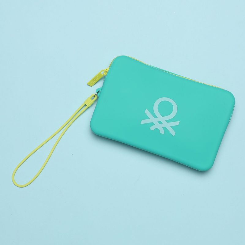 BENETTON - Estuche de Silicona Para Playa Benetton