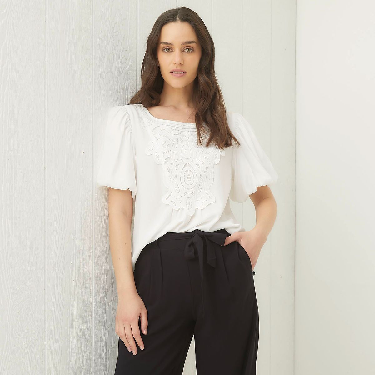 UNIVERSITY CLUB - Blusa Mujer con Bordado Manga corta globo University Club