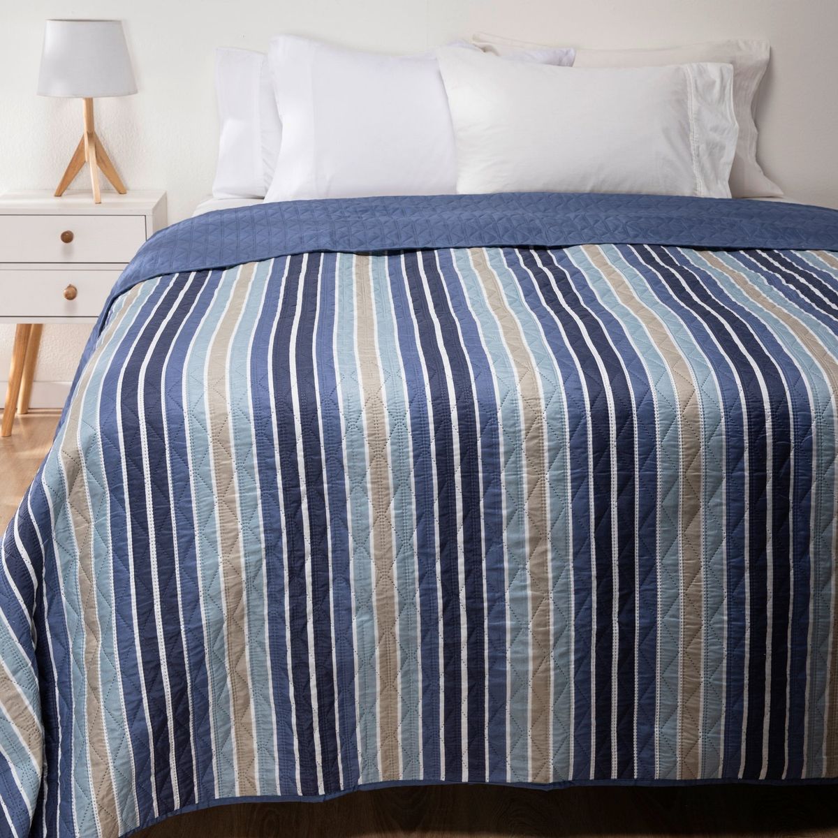 AMBIENTA - Cubrelecho Ambienta con exterior y relleno de 250 GSM Poliéster. Cubrelecho Estampado para Cama Sencillo, doble y queen.