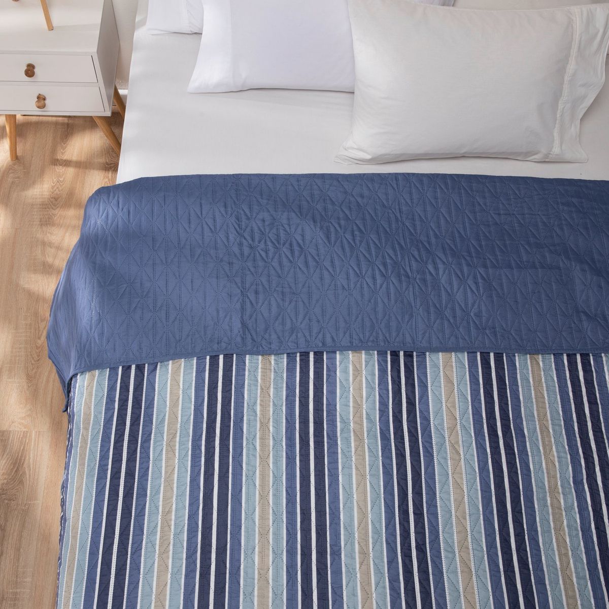 AMBIENTA - Cubrelecho Ambienta con exterior y relleno de 250 GSM Poliéster. Cubrelecho Estampado para Cama Sencillo, doble y queen.
