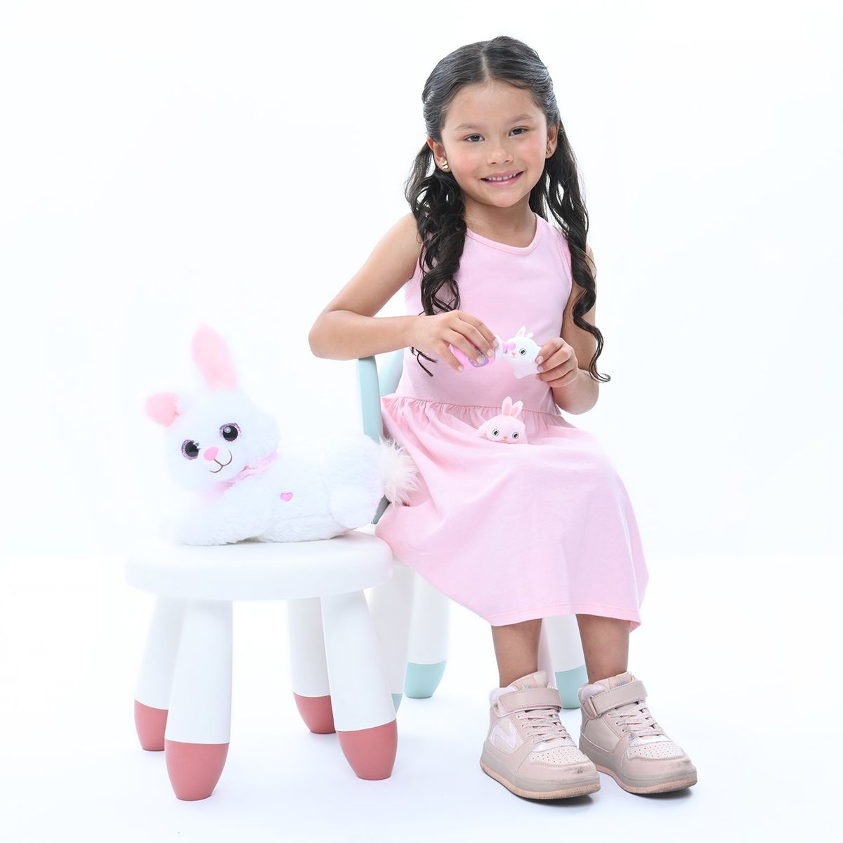 KIDS N PLAY - Peluche Mamá conejo Cute pets con sonidos. Incluye bebés