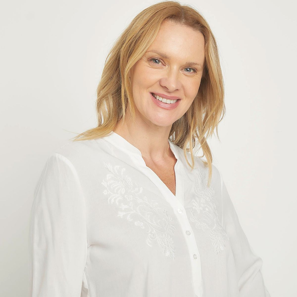 NEWPORT - Blusa Mujer con Bordado Manga 3/4 Newport