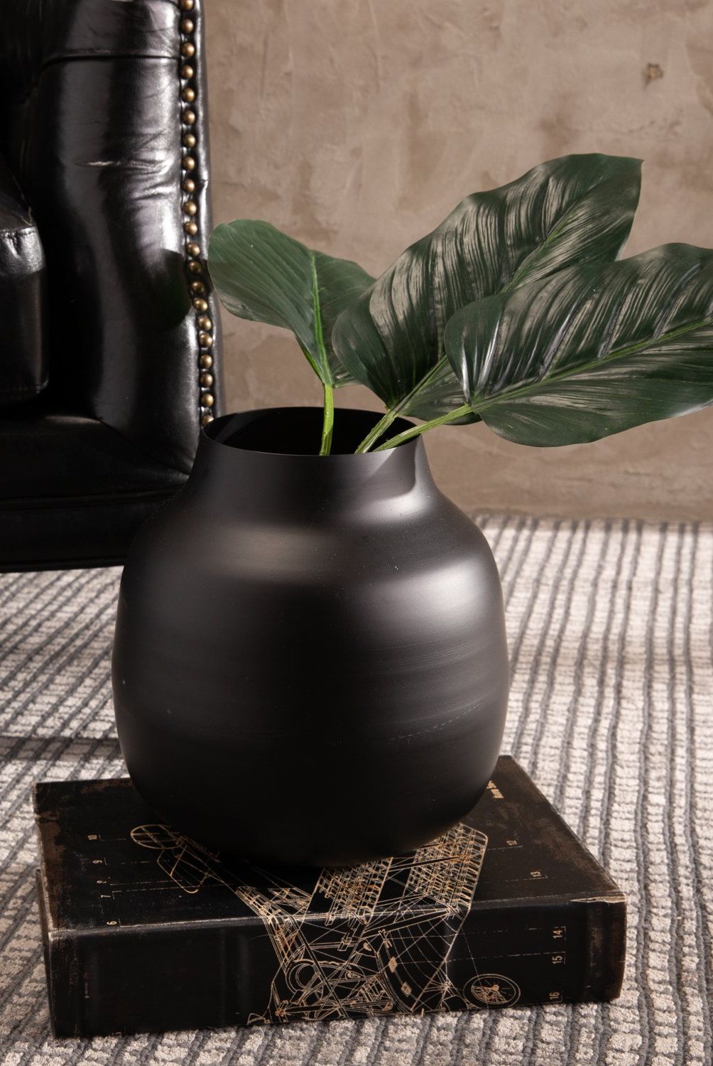 BASEMENT HOME - Jarron Hierro 25 cm x 24 cm BASEMENT HOME
