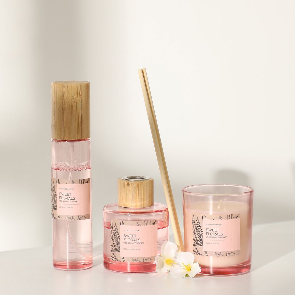 ROBERTA ALLEN - Vela Navideña: Set x3 Vainilla Vela + Difusor + Spray