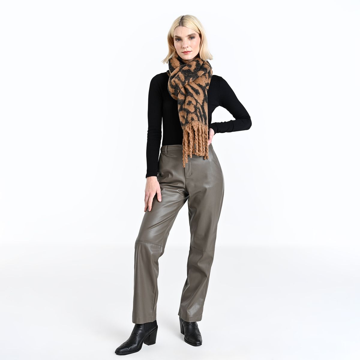 BASEMENT - Bufanda Basement para Mujer