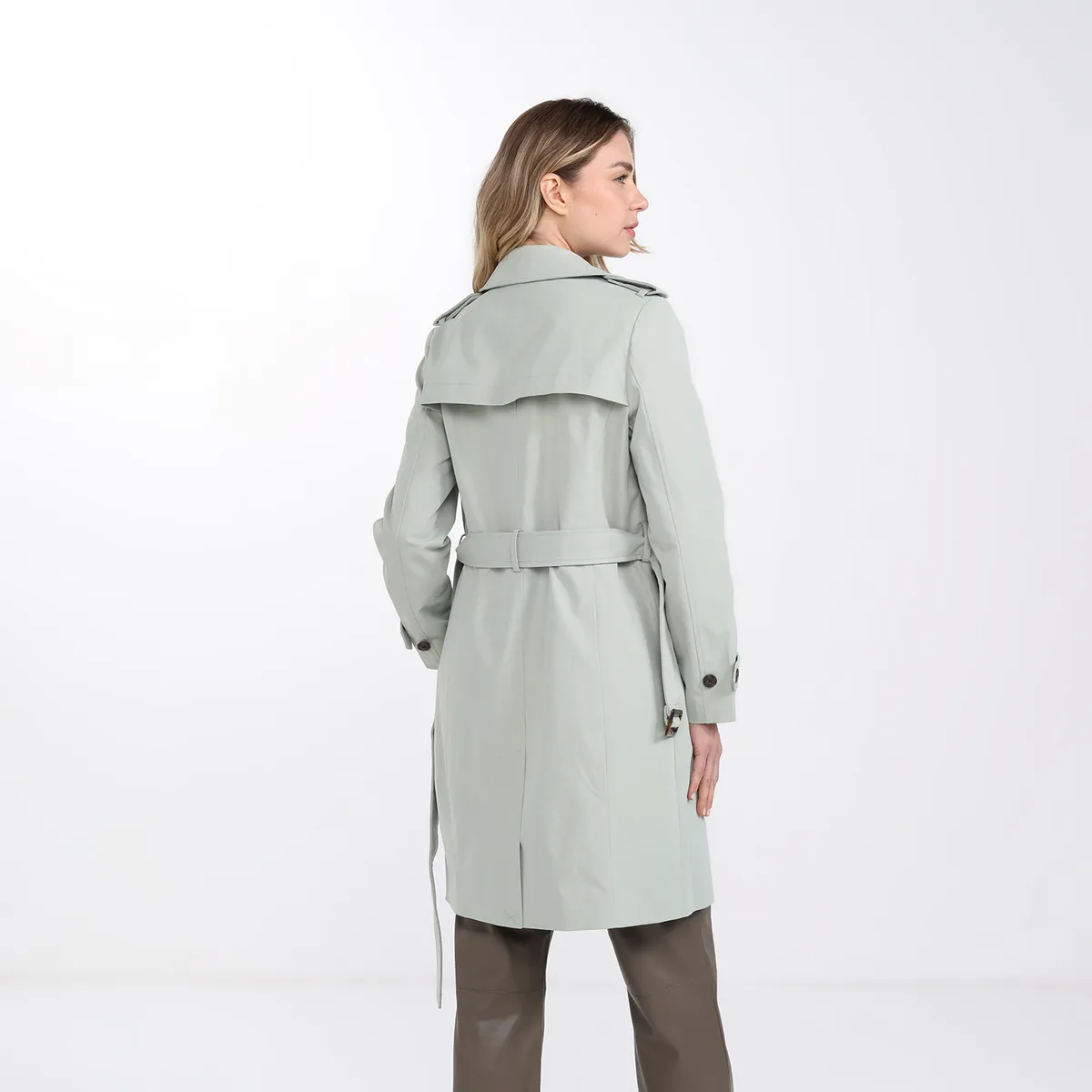 BASEMENT - Abrigo  Mujer Basement