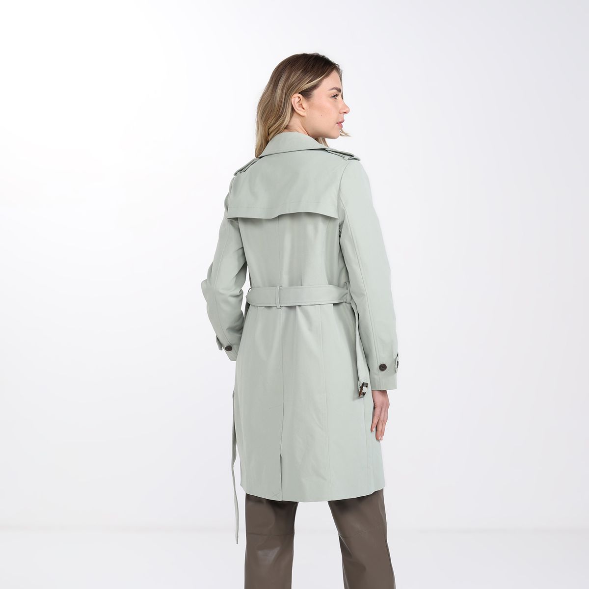 BASEMENT - Abrigo  Mujer Basement