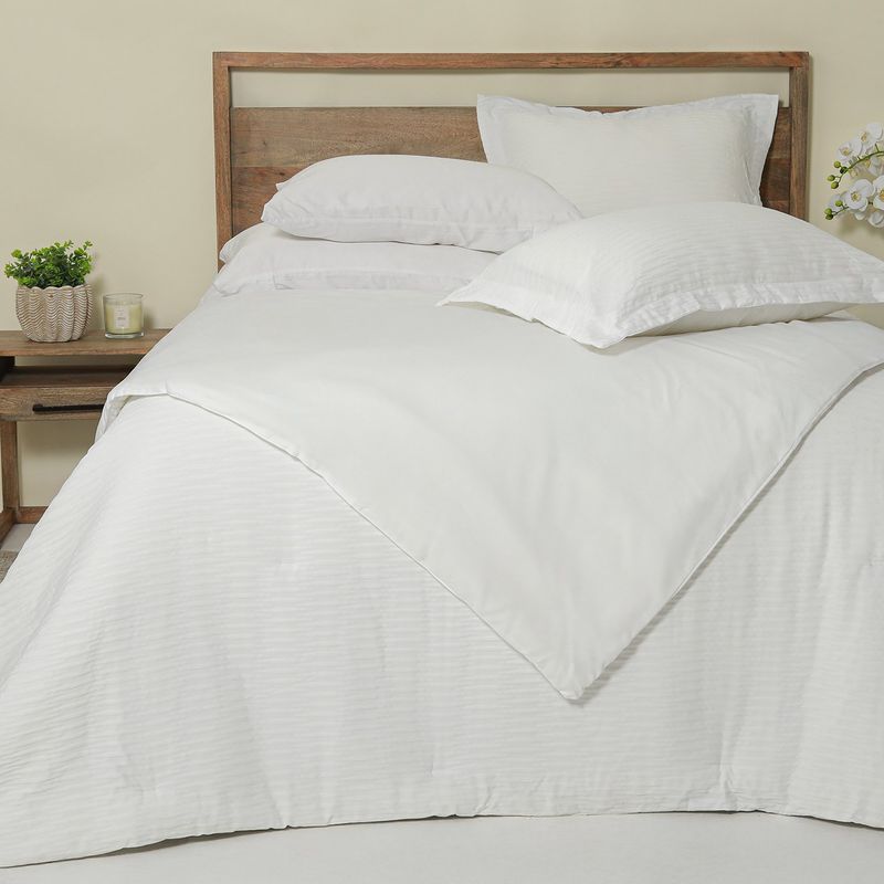 Edredón Textura Olas con relleno de Poliéster 105 GSM BASEMENT