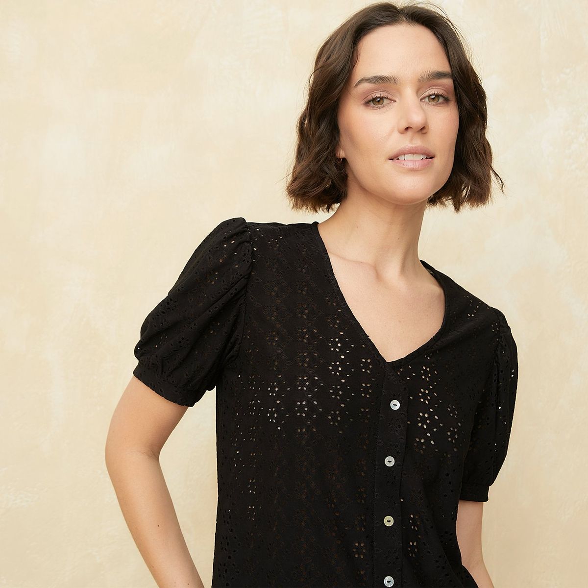 UNIVERSITY CLUB - Blusa Mujer con Bordado Manga corta globo University Club