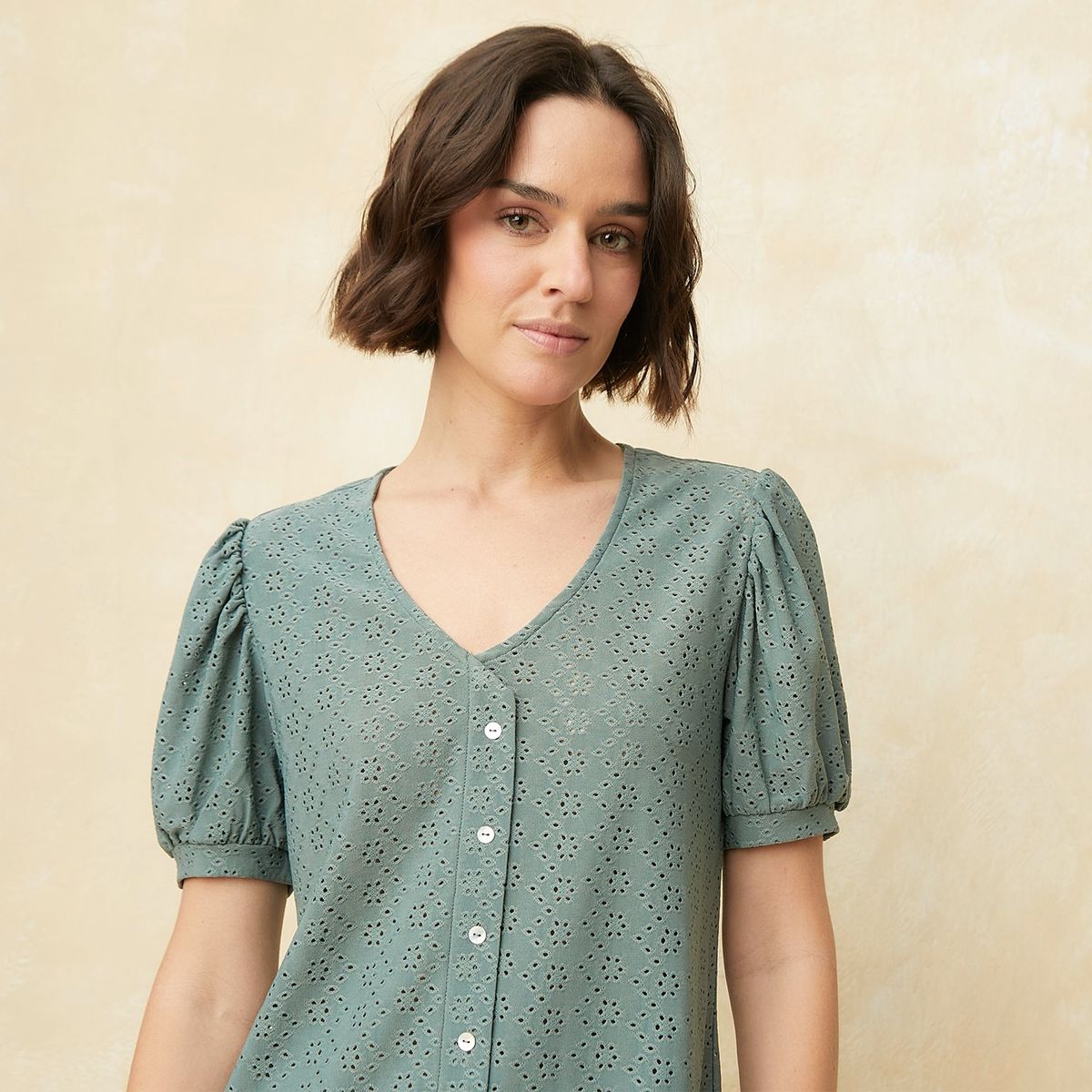 UNIVERSITY CLUB - Blusa Mujer con Bordado Manga corta globo University Club