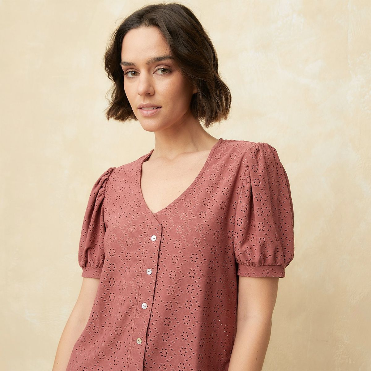 UNIVERSITY CLUB - Blusa Mujer con Bordado Manga corta globo University Club