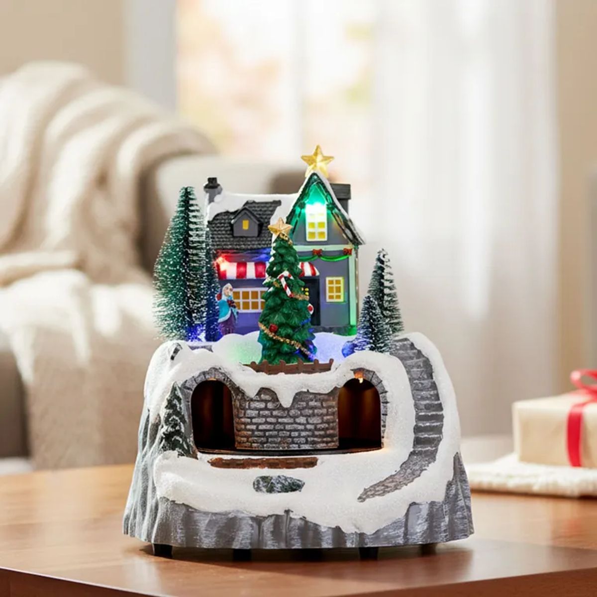 MICA - Villa Navideña: Tren 17.8x18.3x19.2 cm