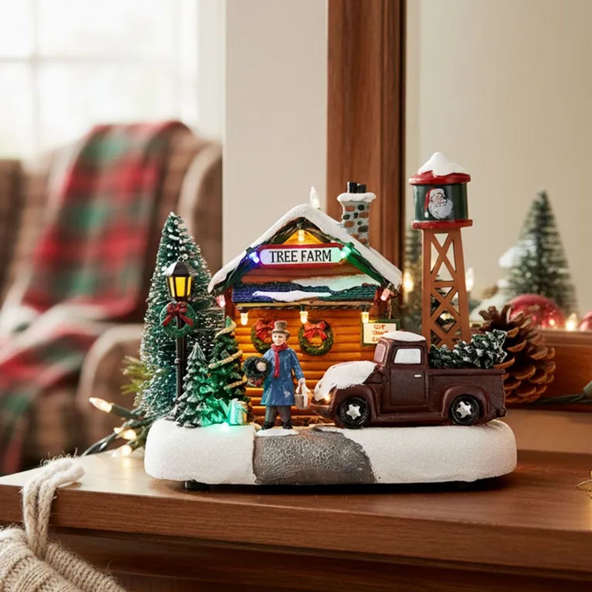 MICA - Villa Navideña: Árboles 20.2x15x17 cm