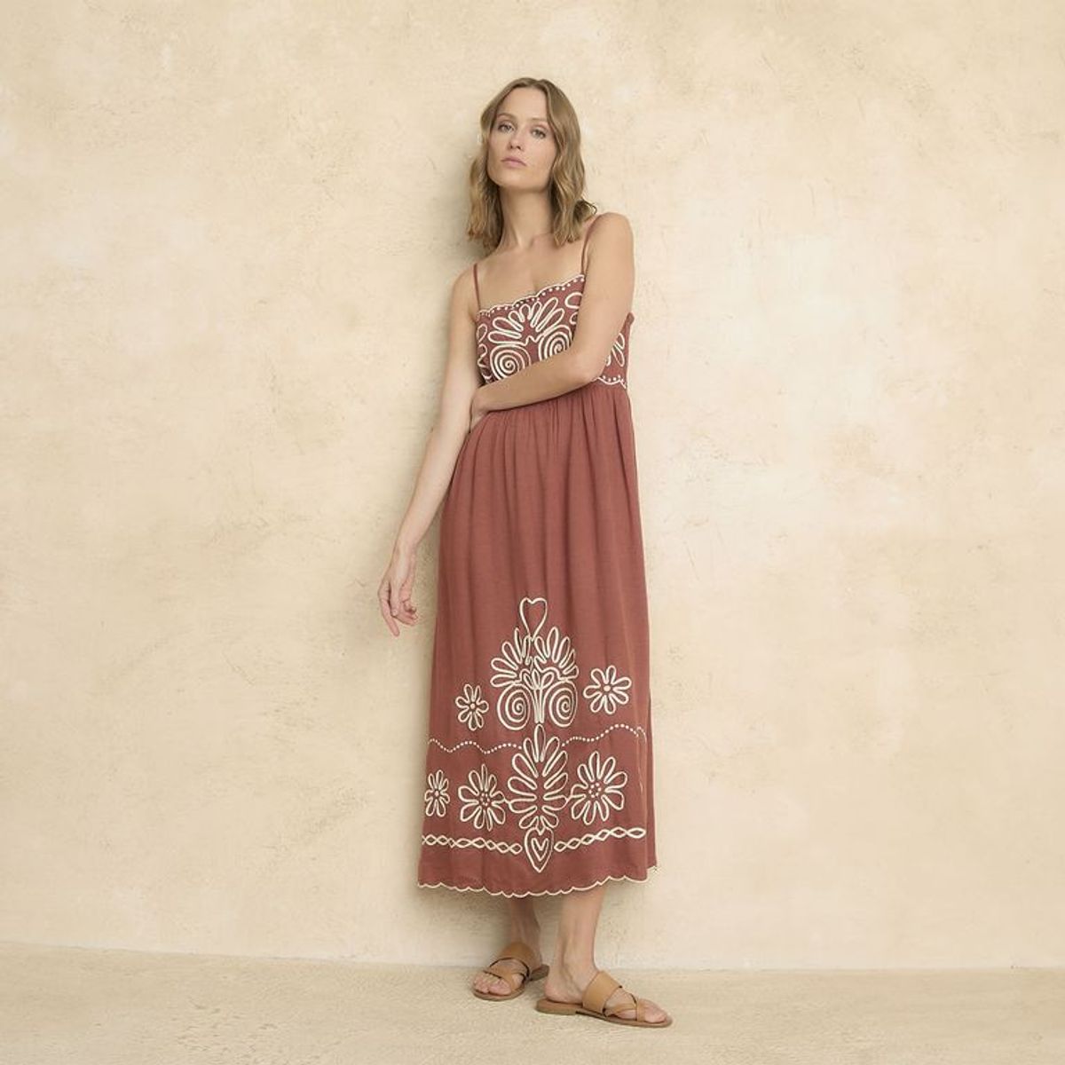 BASEMENT - Vestido Mujer Medio Bordado Basement