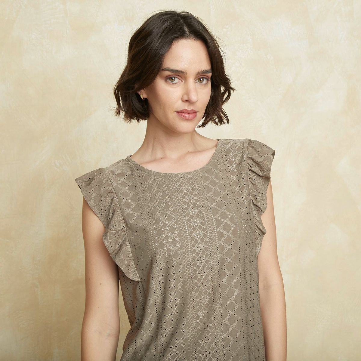 UNIVERSITY CLUB - Blusa Mujer con Ojalillo Manga corta University Club