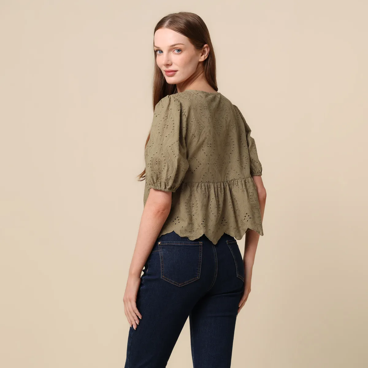 UNIVERSITY CLUB - Blusa Mujer con Ojalillo Manga corta University Club 