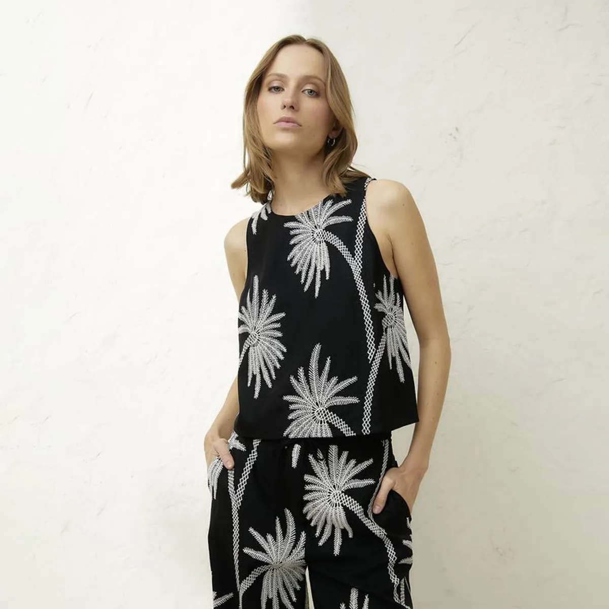 BASEMENT - Blusa Mujer con Bordado Sin mangas Basement