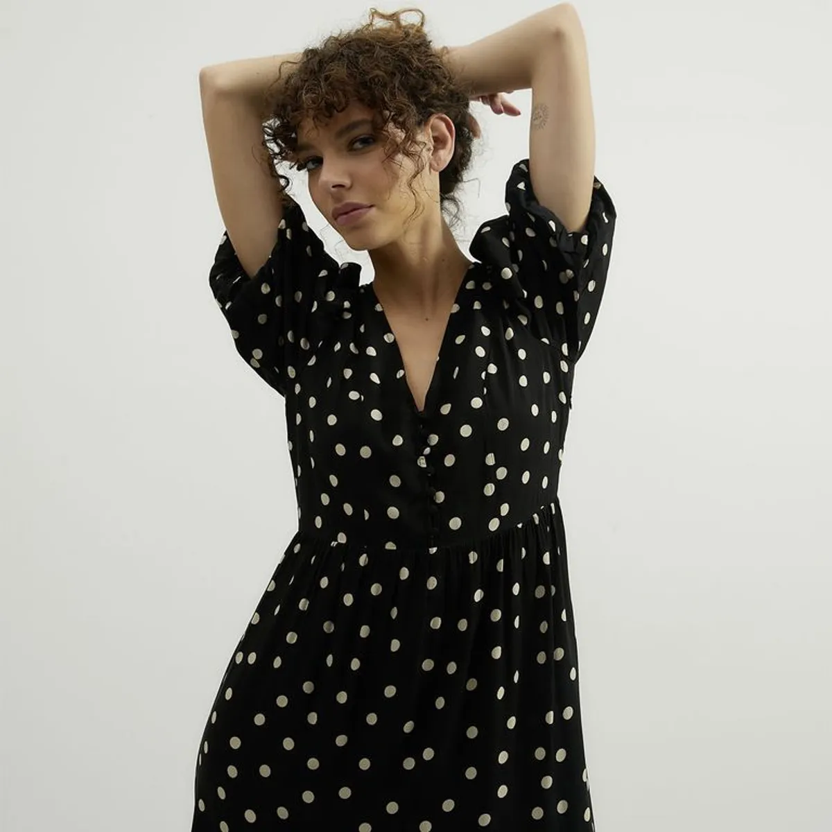 BASEMENT - Vestido Mujer Medio Casual con Estampado Basement