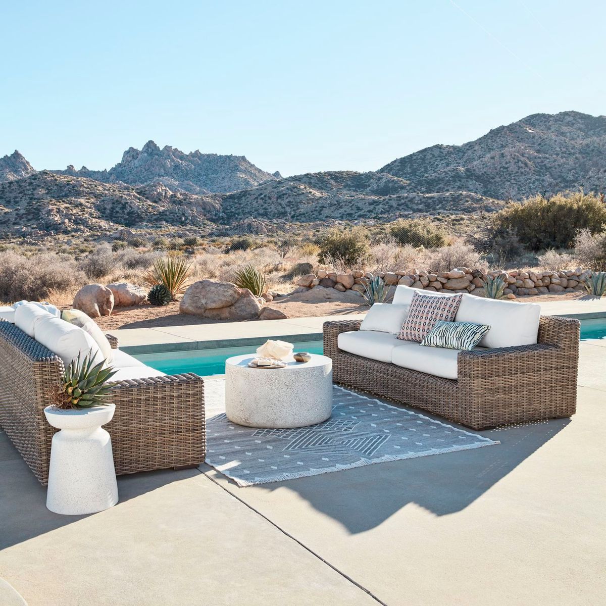 CRATE & BARREL - Sofá de terraza Abaco 3 puestos Tela