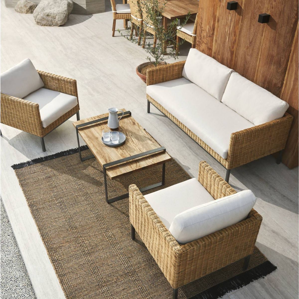 BASEMENT HOME - Juego de Sala de Exterior y Terraza Moderno en Rattán (Sofa 3 Puestos + 2 Poltronas + 1 Mesa de Centro) Gobi Basement Home