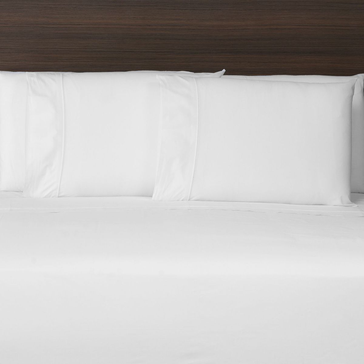 BASEMENT HOME - Set Sábanas 200 Hilos Queen + Protector + 2 Almohadas