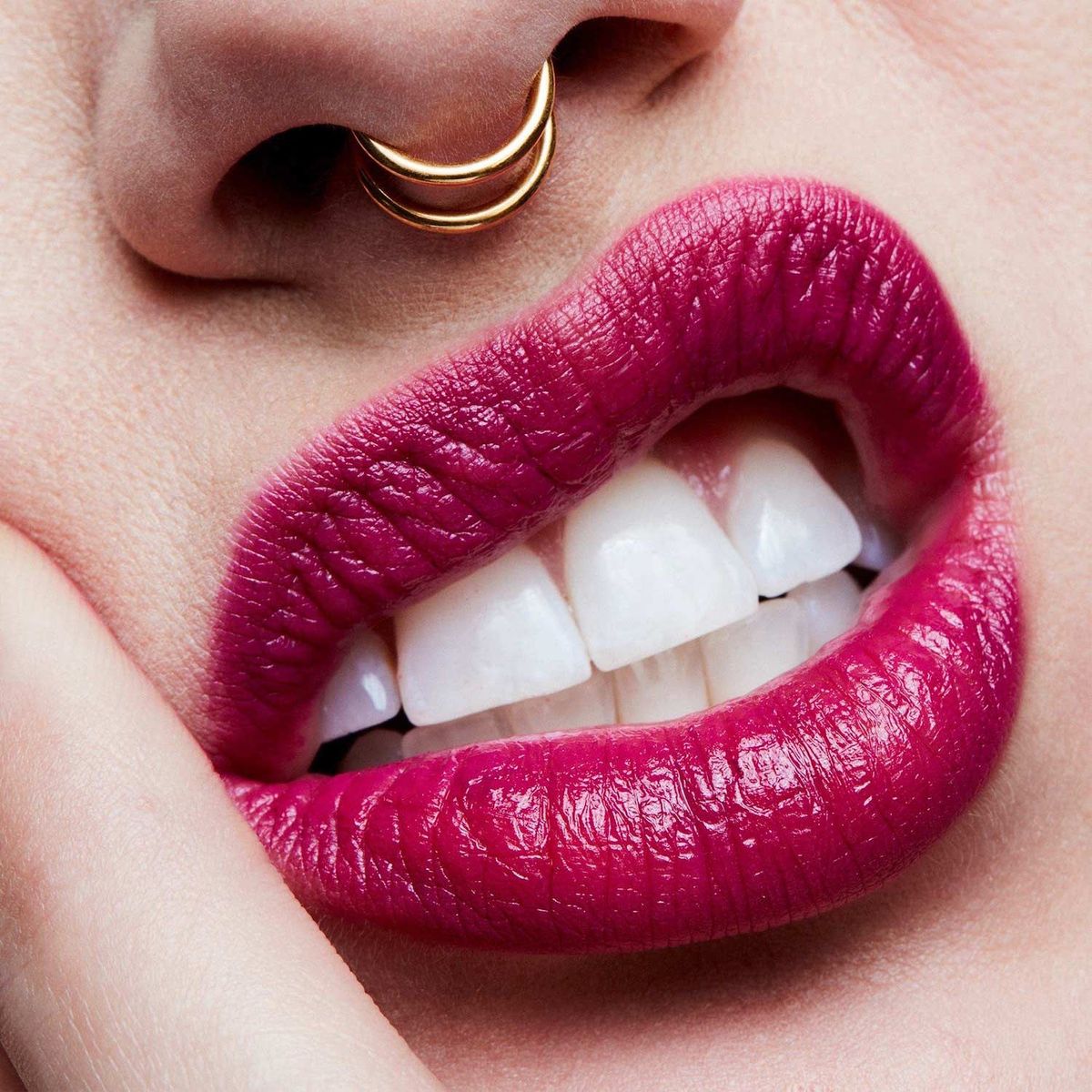 MAC - Labial En Barra Satin Lipstick Rebel