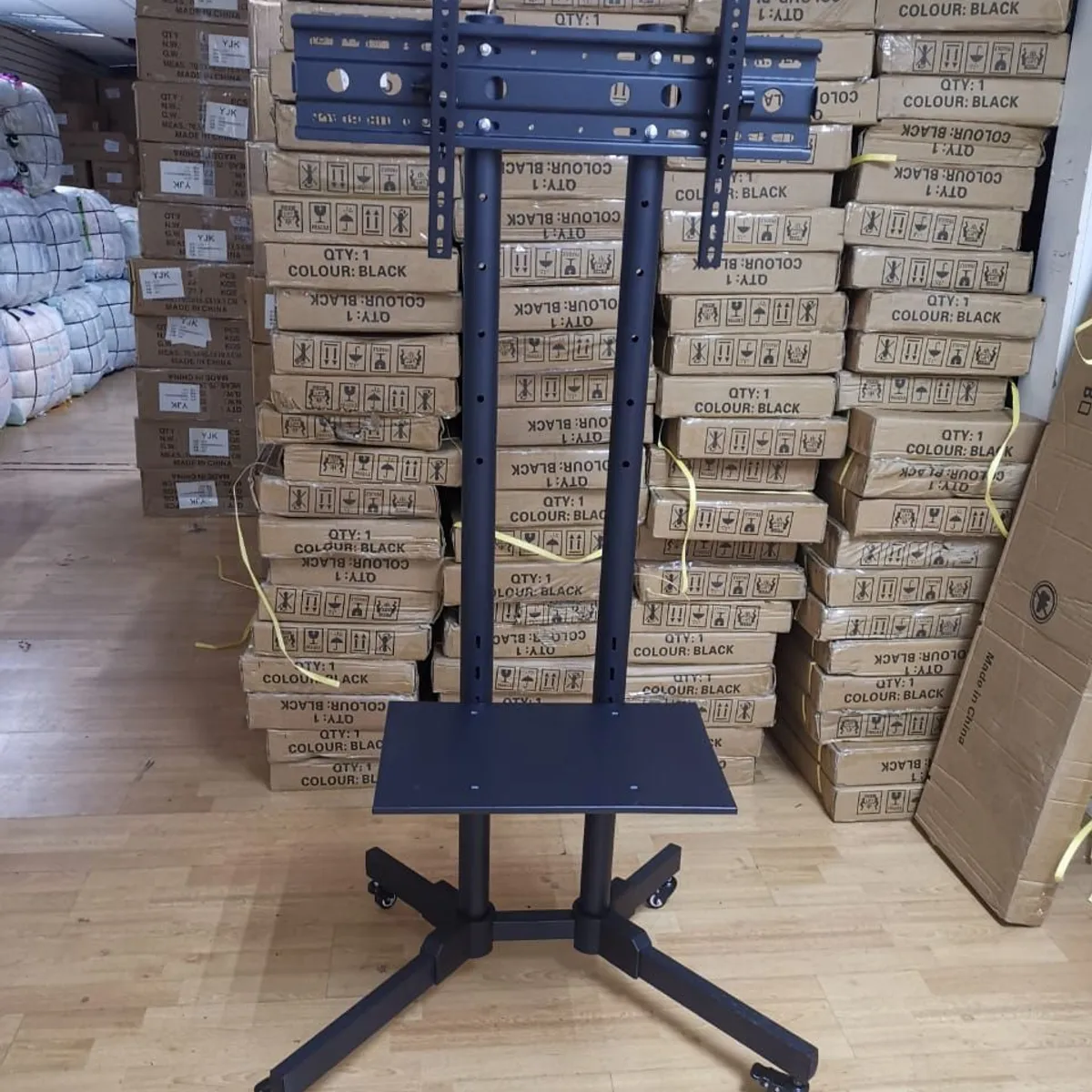 GENERICO - Rack para tv pedestal con ruedas de 26 a 70"