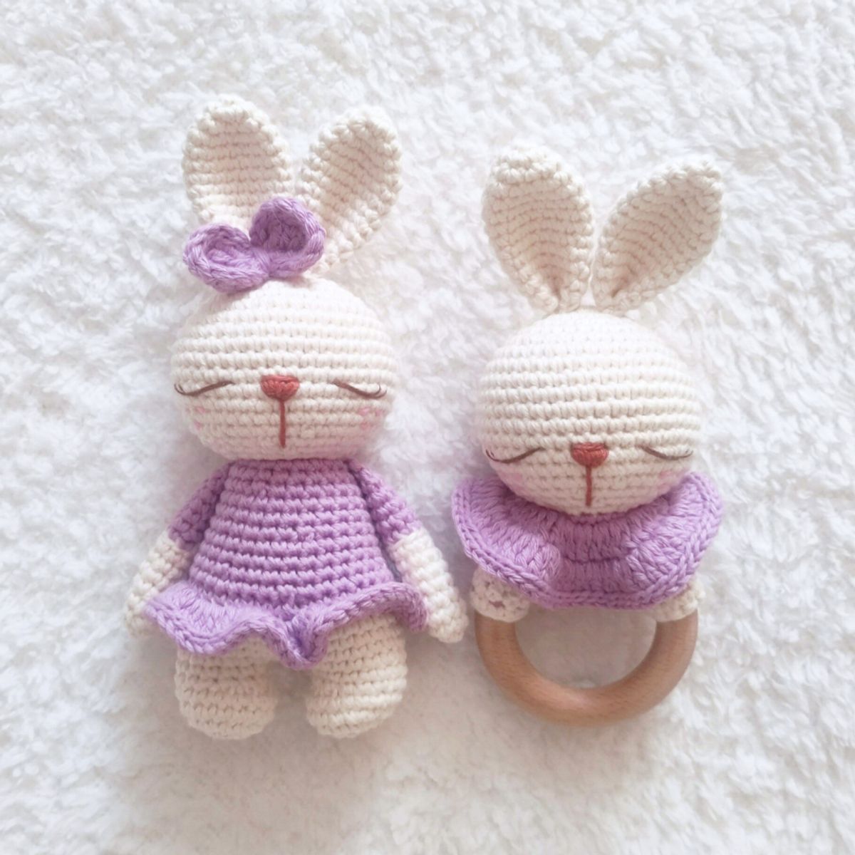 BE CRAFTY - Set Bebé Juguete de Apego y Mordedor Sonaja de Coneja +6M