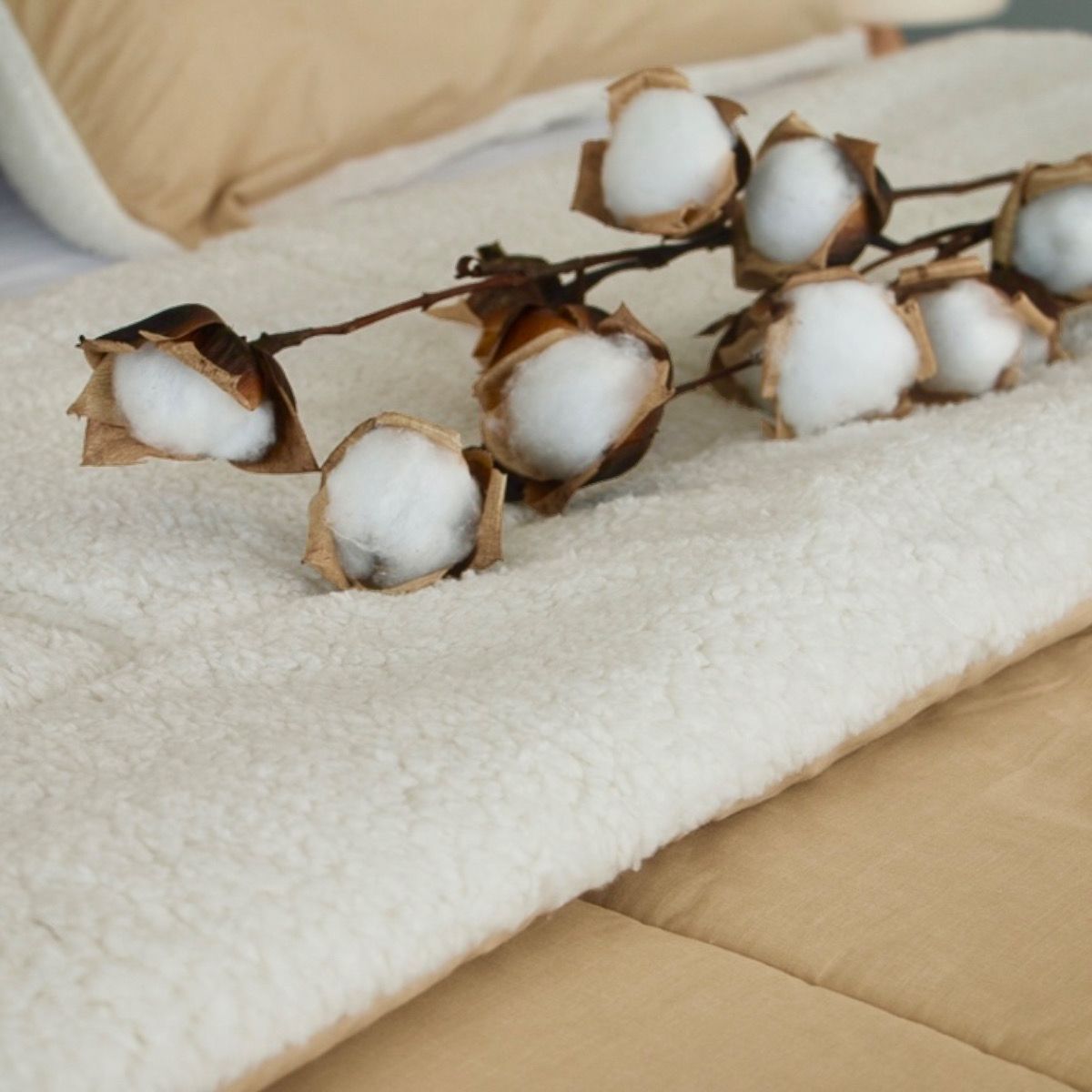 ISATEX HOME - Edredón Sherpa Premium Beige King Size