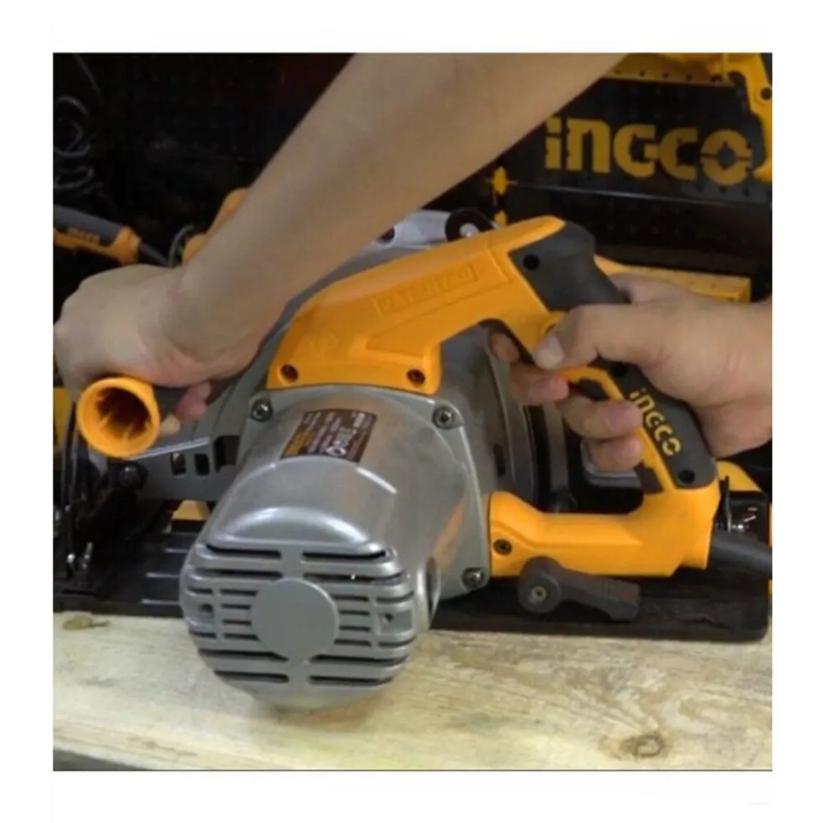 INGCO TOOLS - SIERRA CIRCULAR 2200W 9 1/4'' CORTADORA INDUSTRIAL INGCO - CS2358