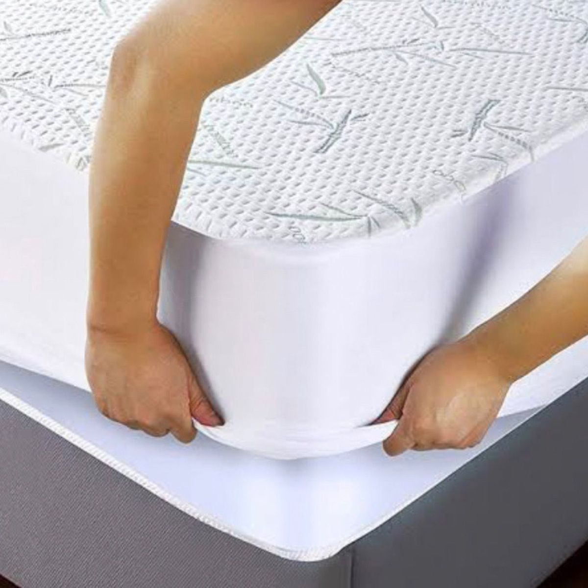 ISATEX HOME - Protector Impermeable Liga De Colchón De Bambú Queen