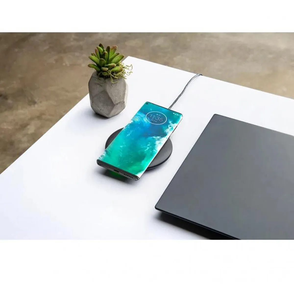 MOTOROLA - Cargador Pad Motorola Inalámbrico 10w - Cable USB-A a USB-C - Negro