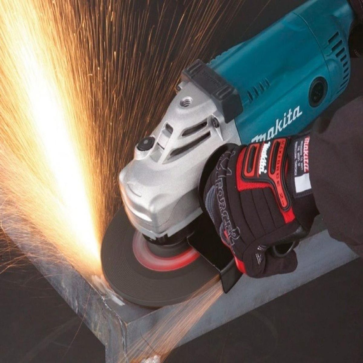 MAKITA - Esmeril Amoladora Makita GA7020  7" 2200W Profesional