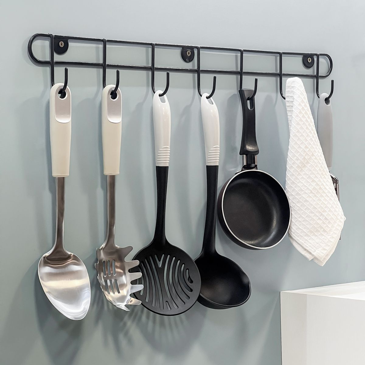 MAS CASA MOBILIARIO Y ACCESORIOS - Perchero negro de 7 ganchos multifuncional Más Casa Perú De 60 cm