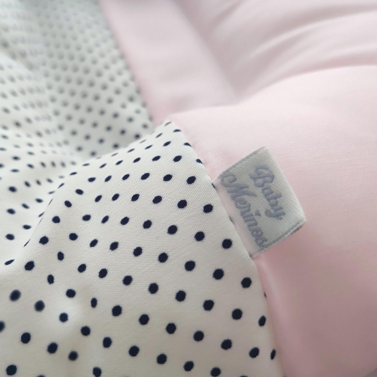 BABY MERINOS - Almohada Bebe anti-cabeza plana - Puntos - Rosado