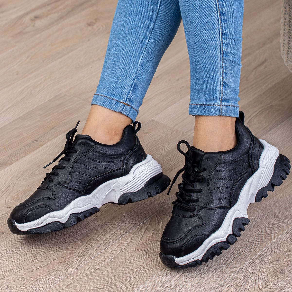 NEBULA - Zapatilla Moscu - Negro