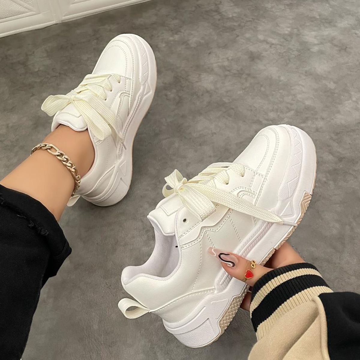 GENERICO - 051L-53 Zapatilla Mujer Lia Peace Color Blanco.-