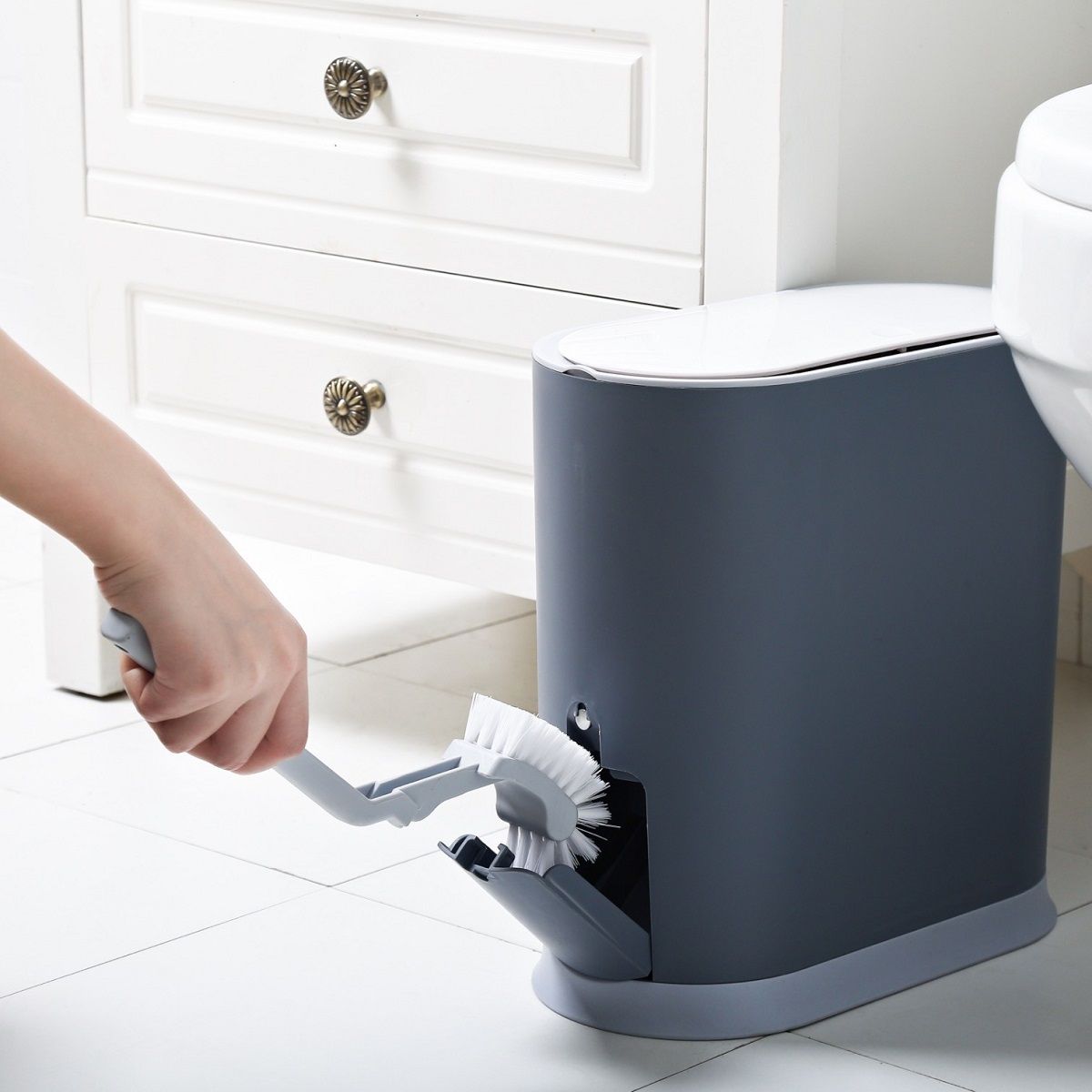 KOTIINI - Basurero sensor ABS con cepillo USB Kotiini 8L gris