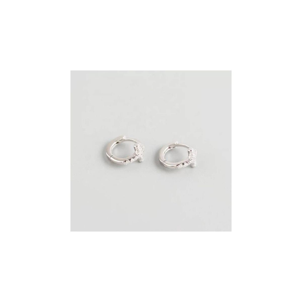 CLEO JOYAS & ACCESORIOS - Arete cruz circones 8mm plata mujer