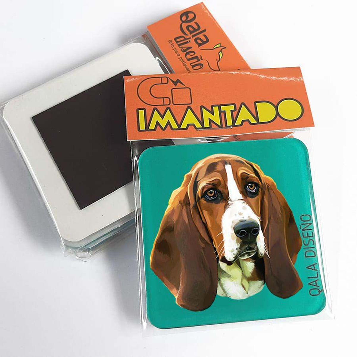QALA DISEÑO - Imantado de Acrílico - Qala Diseño - Perro Basset Hound - Magneto 6x6