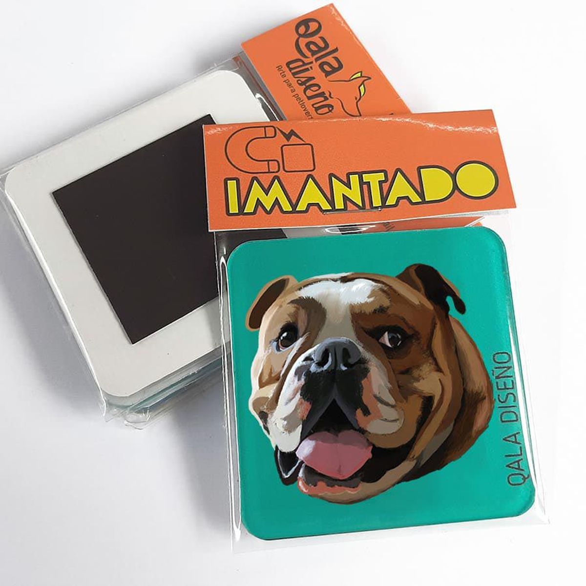 QALA DISEÑO - Imantado de Acrílico - Qala Diseño - Perro Bulldog Inglés Magneto 6x6
