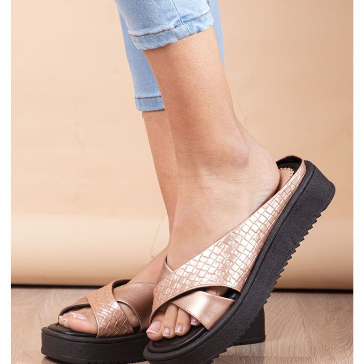 NEBULA - Sandalia Nikea - Dorado