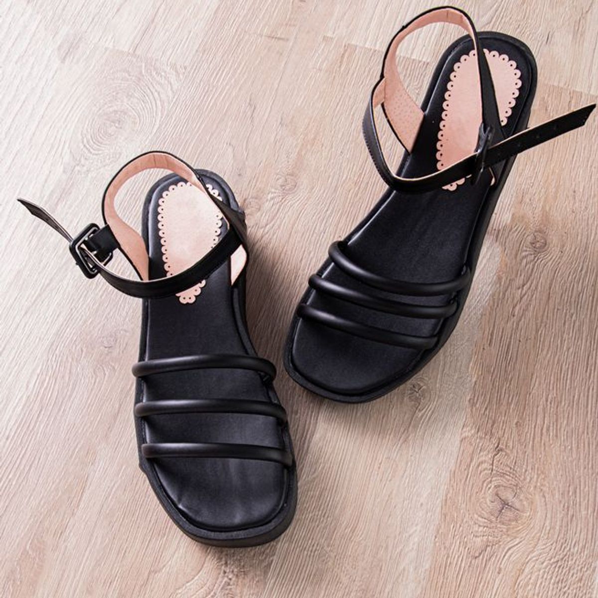 NEBULA - Sandalia Hilton - Negro