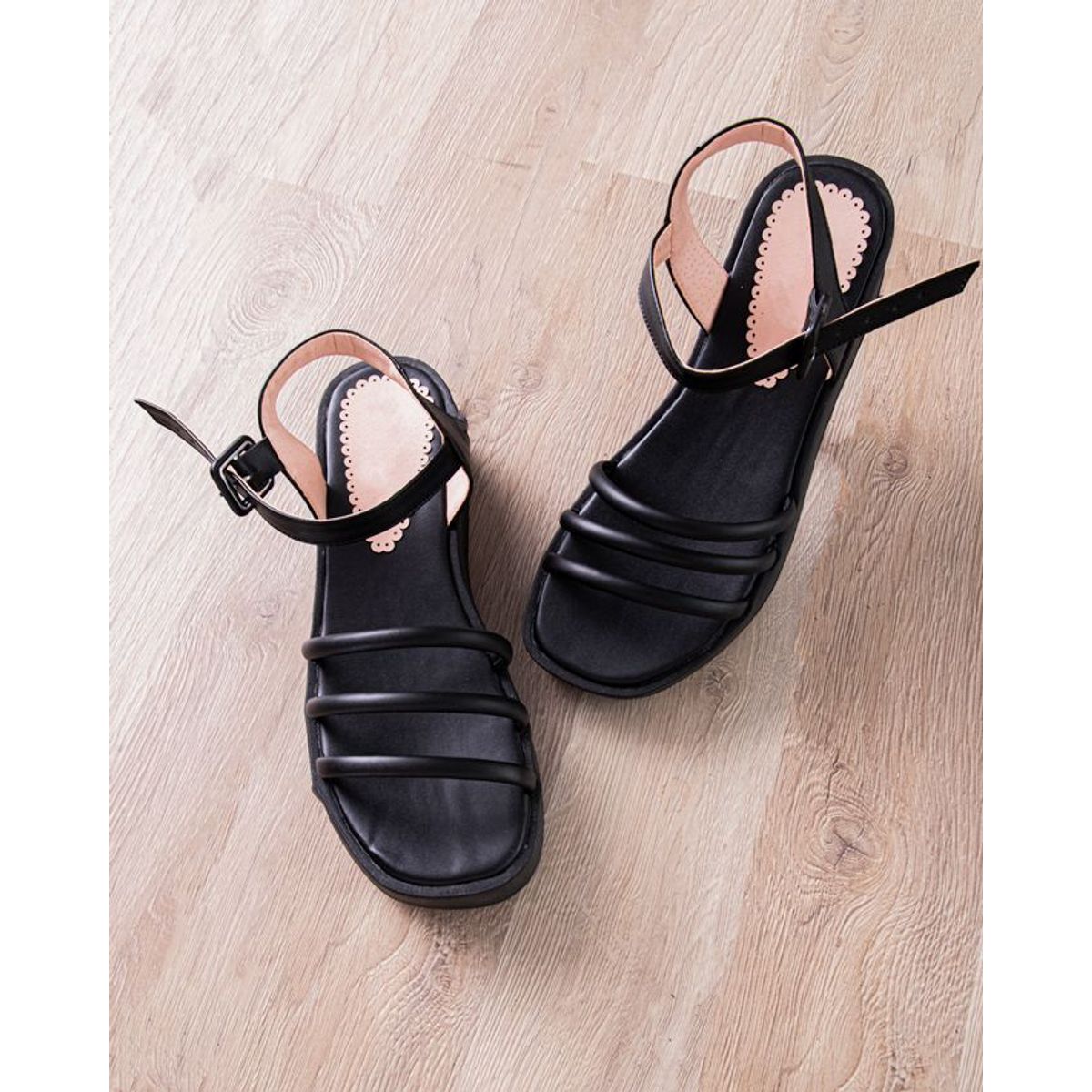 NEBULA - Sandalia Hilton - Negro