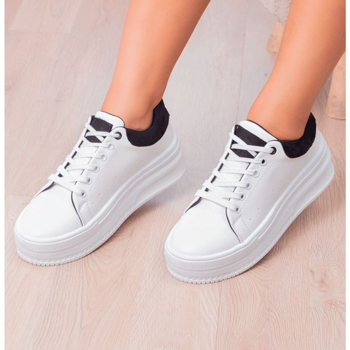 NEBULA - Zapatilla Barein - Blanco Con Negro